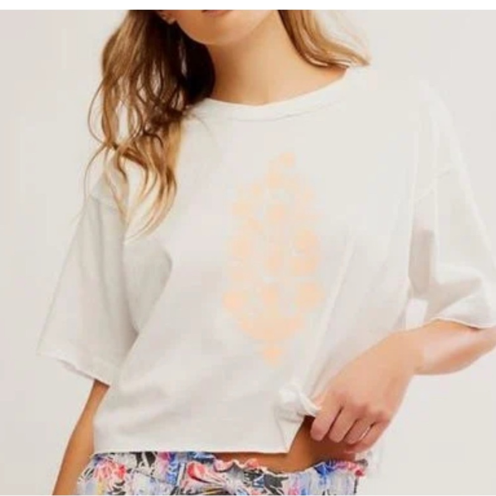 Feee people Movement Inspire Buti
Logo Tee